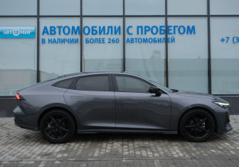 Подержанный автомобиль Changan UNI-V 2023 года (6 фото)