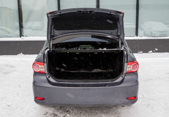 Подержанный автомобиль Toyota Corolla Sedan 2012 года (18 фото)