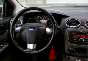 Подержанный автомобиль Ford Focus Hatchback 2010 года (19 фото)