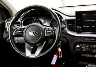 Подержанный автомобиль Kia Ceed Wagon 2021 года (19 фото)