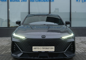 Подержанный автомобиль Changan UNI-V 2023 года (8 фото)