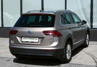 Подержанный автомобиль Volkswagen Tiguan 2017 года (5 фото)