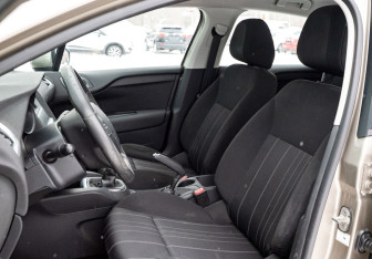 Подержанный автомобиль Citroen C4 Hatchback 2012 года (9 фото)