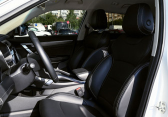 Подержанный автомобиль Geely Atlas Pro 2022 года (17 фото)