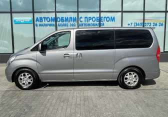 Подержанный автомобиль Hyundai Grand Starex 2012 года (2 фото)