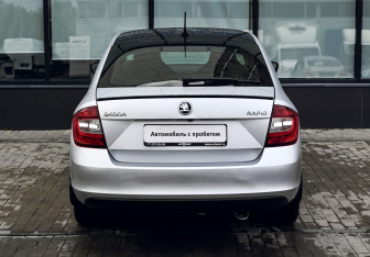Подержанный автомобиль Skoda Rapid Liftback 2017 года (4 фото)