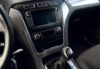 Подержанный автомобиль Ford Mondeo Liftback 2011 года (9 фото)