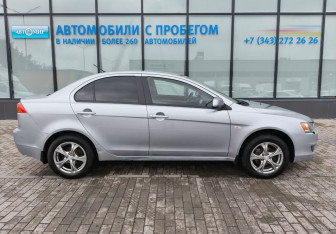 Подержанный автомобиль Mitsubishi Lancer Sedan 2008 года (6 фото)