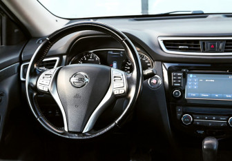 Подержанный автомобиль Nissan X-Trail 2014 года (11 фото)