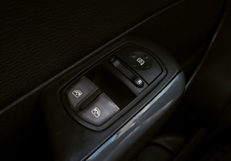 Подержанный автомобиль Opel Corsa 2011 года (12 фото)