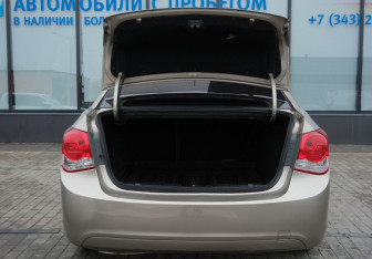 Подержанный автомобиль Chevrolet Cruze Sedan 2010 года (18 фото)
