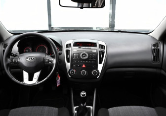 Подержанный автомобиль Kia Ceed Wagon 2010 года (18 фото)