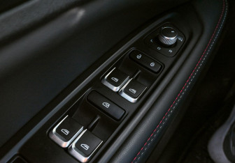 Подержанный автомобиль Geely Tugella 2023 года (16 фото)