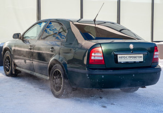 Подержанный автомобиль Skoda Octavia Liftback 2001 года (3 фото)
