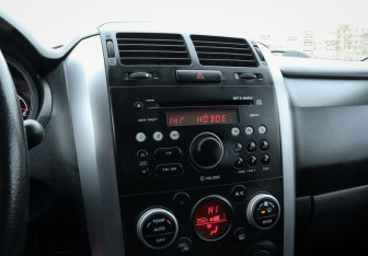 Подержанный автомобиль Suzuki Grand Vitara 2014 года (12 фото)