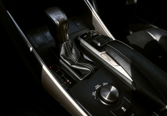 Подержанный автомобиль Lexus IS Sedan 2018 года (15 фото)