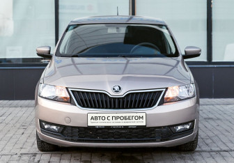 Подержанный автомобиль Skoda Rapid Liftback 2019 года (8 фото)