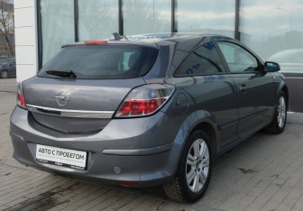Подержанный автомобиль Opel Astra Hatchback 2007 года (5 фото)