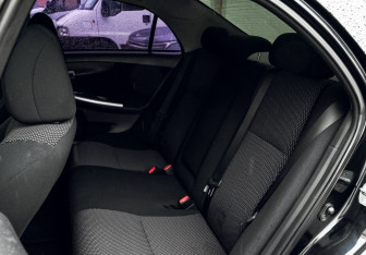 Подержанный автомобиль Toyota Corolla Sedan 2010 года (16 фото)