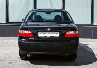 Подержанный автомобиль Fiat Albea 2011 года (4 фото)