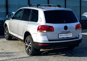 Подержанный автомобиль Volkswagen Touareg 2003 года (3 фото)