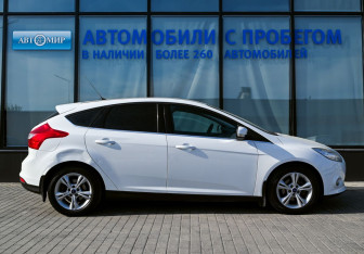 Подержанный автомобиль Ford Focus Hatchback 2012 года (6 фото)