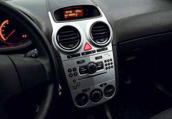 Подержанный автомобиль Opel Corsa 2012 года (9 фото)
