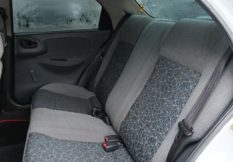 Подержанный автомобиль Chevrolet Lanos 2006 года (16 фото)