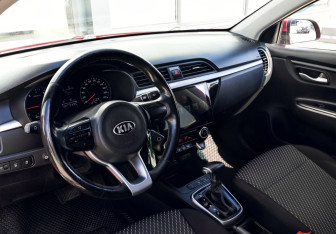 Подержанный автомобиль Kia Rio Sedan 2018 года (15 фото)