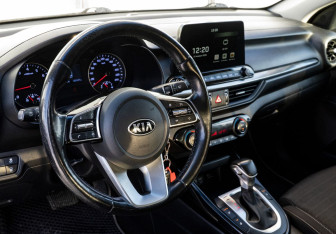 Подержанный автомобиль Kia Cerato Sedan 2019 года (10 фото)