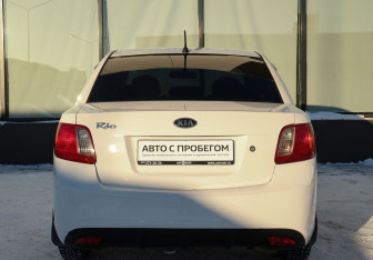 Подержанный автомобиль Kia Rio Sedan 2011 года (4 фото)
