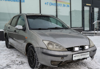 Подержанный автомобиль Ford Focus Sedan 2003 года (7 фото)