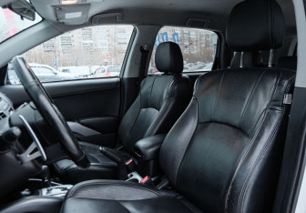 Подержанный автомобиль Peugeot 4007 2012 года (18 фото)