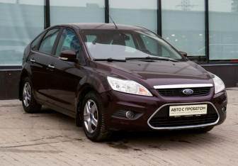 Подержанный автомобиль Ford Focus Hatchback 2010 года (7 фото)