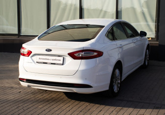 Подержанный автомобиль Ford Mondeo Sedan 2015 года (5 фото)