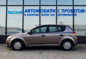 Подержанный автомобиль Kia Ceed Hatchback 2011 года (2 фото)