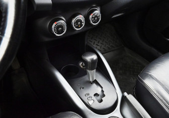 Подержанный автомобиль Mitsubishi Outlander 2010 года (13 фото)