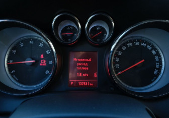 Подержанный автомобиль Opel Astra Hatchback 2011 года (15 фото)