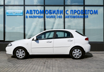 Подержанный автомобиль Chevrolet Lacetti Hatchback 2012 года (2 фото)