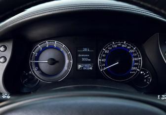 Подержанный автомобиль Infiniti QX50 2017 года (9 фото)