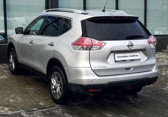 Подержанный автомобиль Nissan X-Trail 2016 года (3 фото)