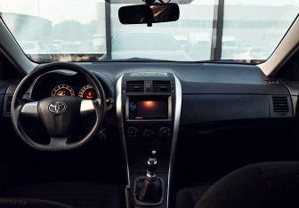 Подержанный автомобиль Toyota Corolla Sedan 2012 года (15 фото)