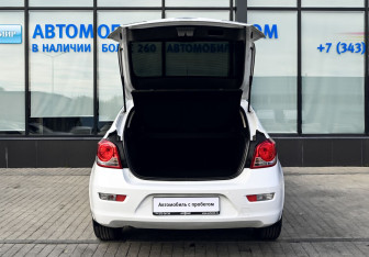 Подержанный автомобиль Chevrolet Cruze Hatchback 2012 года (19 фото)