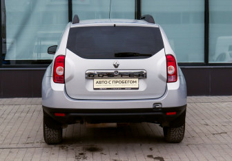 Подержанный автомобиль Renault Duster 2014 года (4 фото)