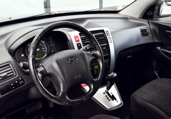 Подержанный автомобиль Hyundai Tucson 2007 года (14 фото)