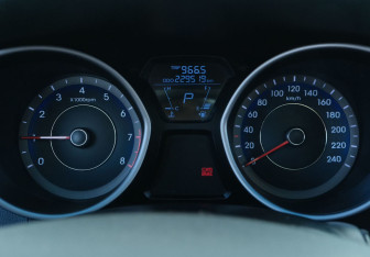 Подержанный автомобиль Hyundai Avante Sedan 2011 года (14 фото)