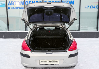 Подержанный автомобиль Peugeot 308 Hatchback 2009 года (18 фото)