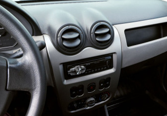 Подержанный автомобиль Renault Sandero 2012 года (10 фото)