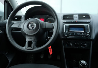 Подержанный автомобиль Volkswagen Polo Sedan 2012 года (10 фото)