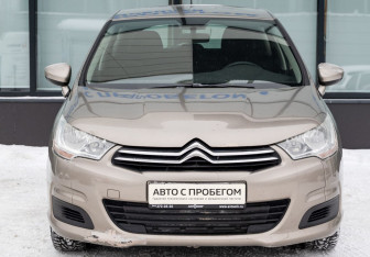 Подержанный автомобиль Citroen C4 Hatchback 2012 года (8 фото)